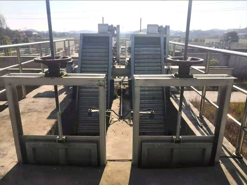 格栅除污機(jī)和(hé)閘門(mén)1